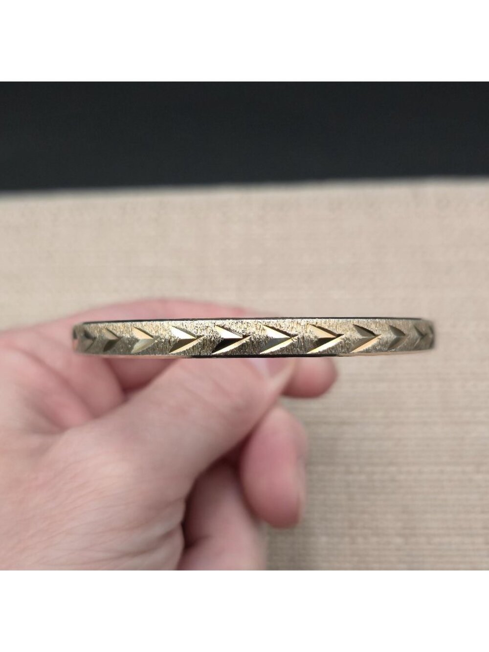 8 Inch Vintage Diamond Cut Frosted Chevron Etched Arrow Sterling Silver Bangle B